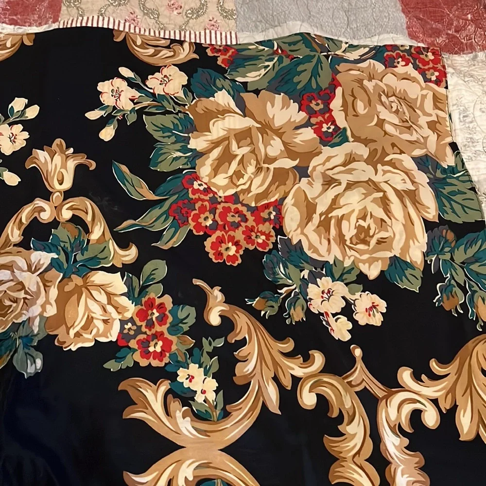 Large silk square roses scarf unmarked 32”